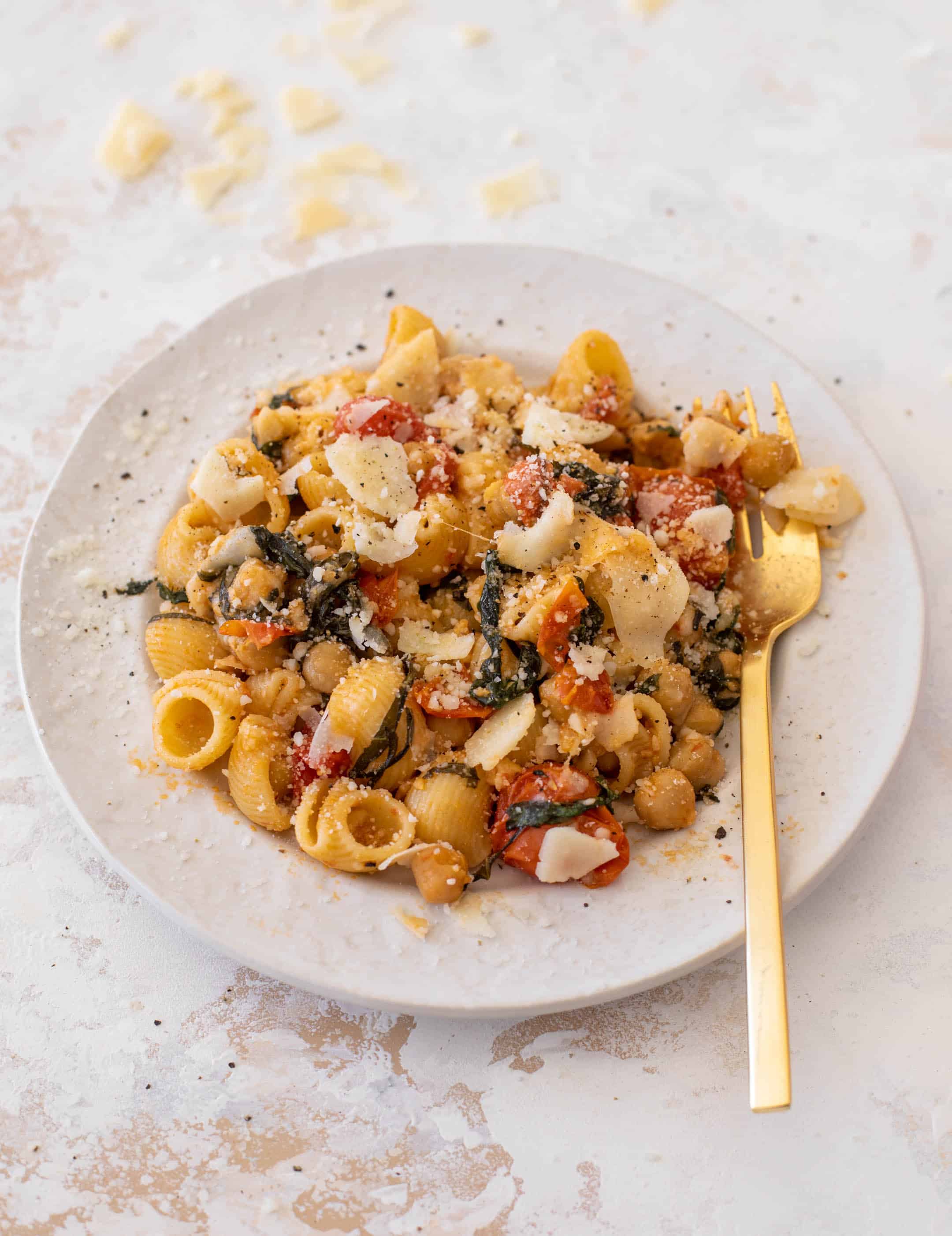 burst tomato pasta with chickpeas and spinach