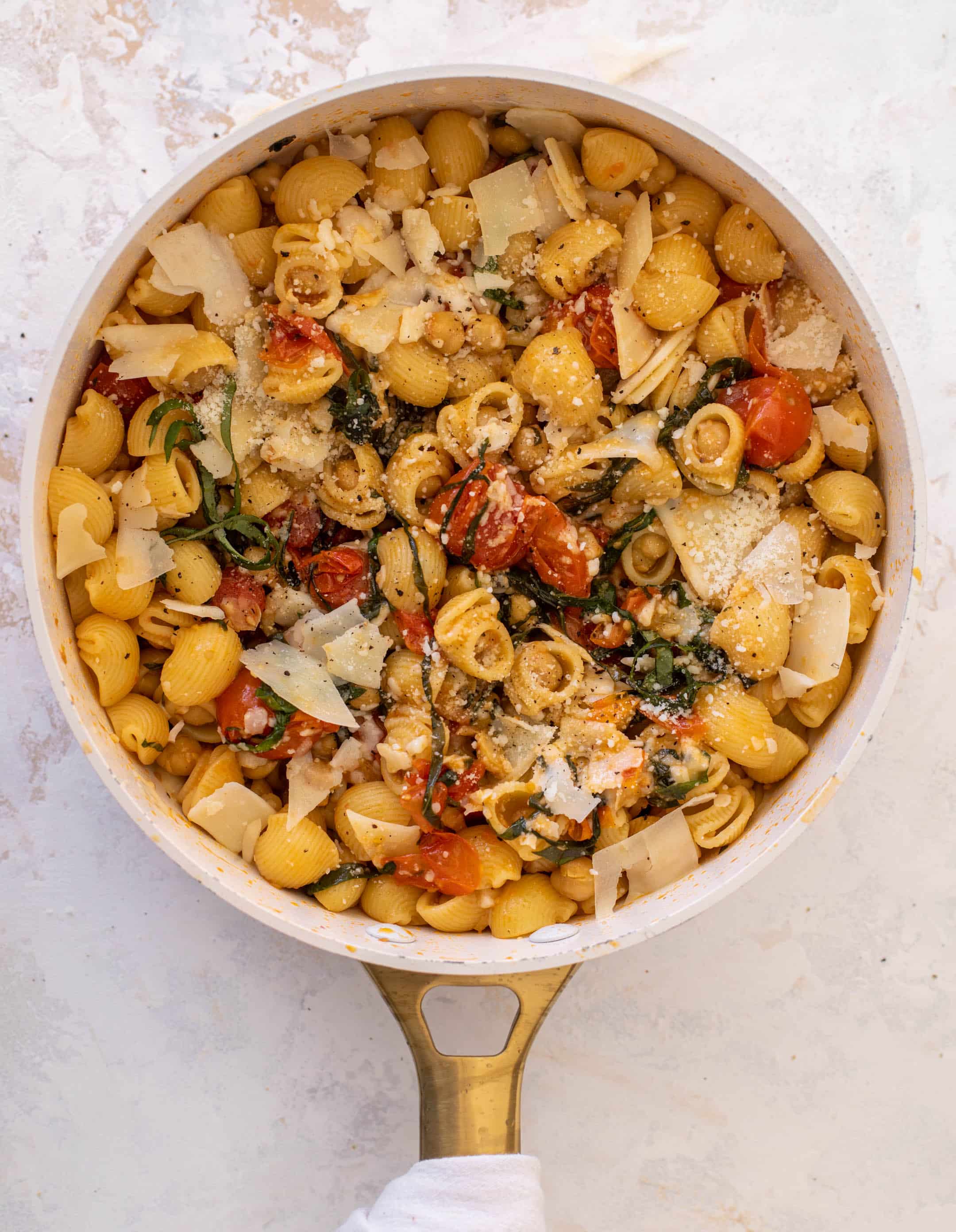 burst tomato pasta with chickpeas and spinach