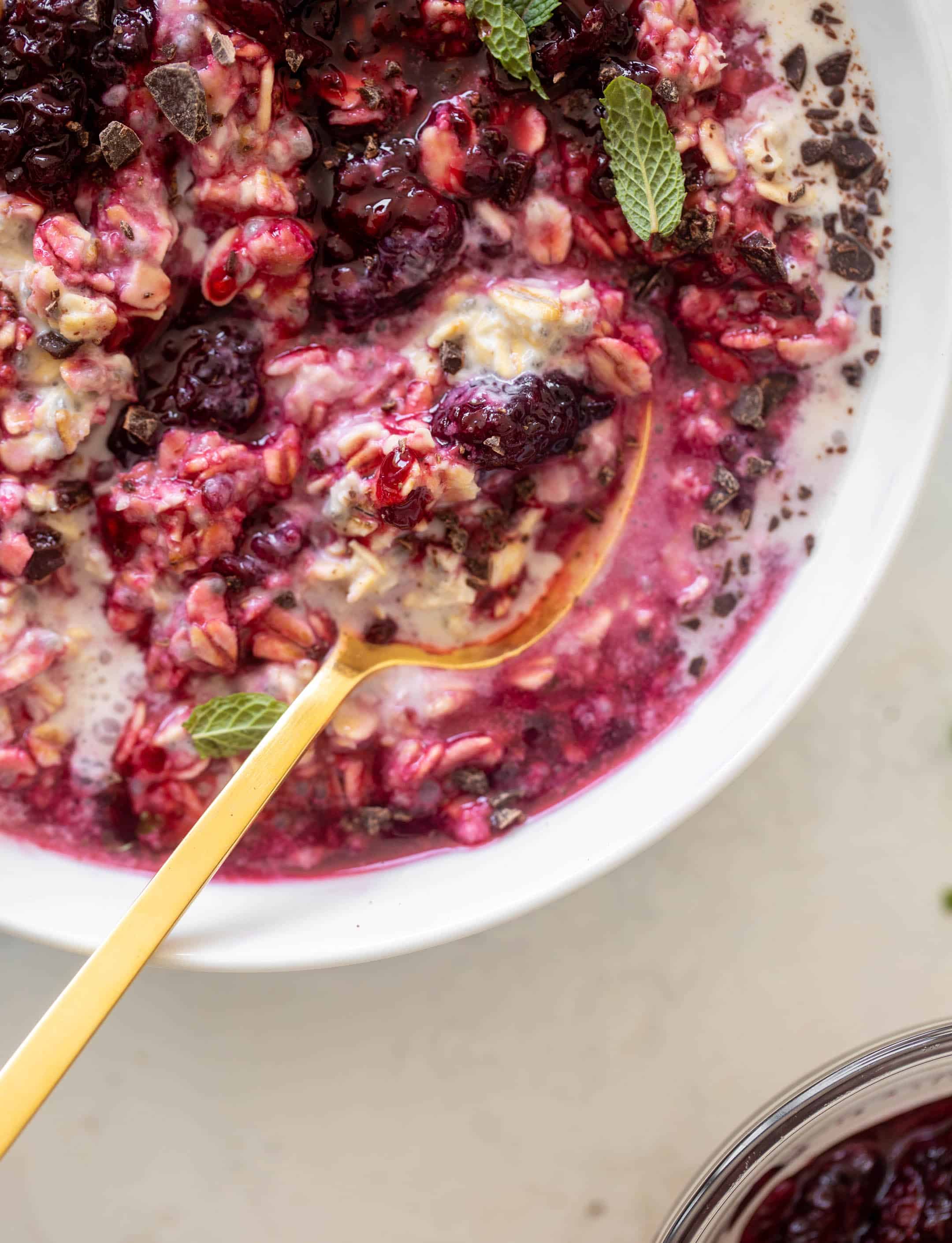 blackberry chip overnight oats