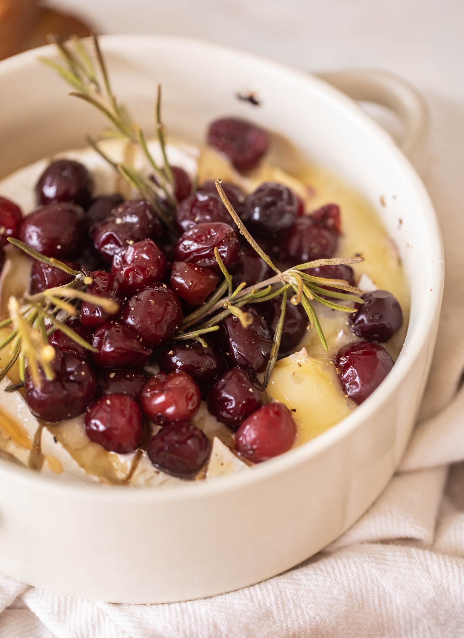 christmas cranberry baked camembert